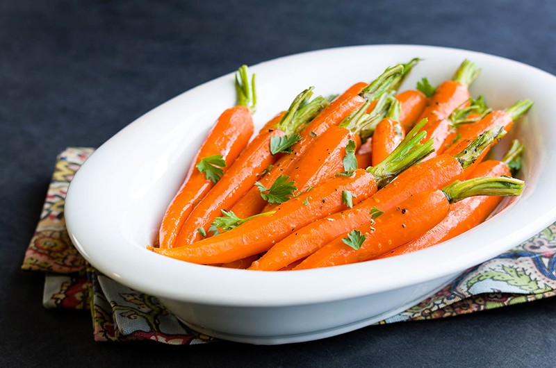 Giàu beta-carotene, có thể chuyển hóa thành vitamin A trong gan, có tác dụng chống oxy hóa, thải độc, bảo vệ thị lực, ngăn ngừa lão hóa, ngăn ngừa đột biến tế bào ung thư, tránh viêm gan, ổn định chỉ số gan. 
