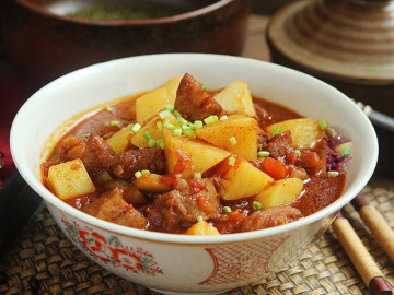 Bò hầm khoai tây mềm thơm ăn với cơm ngon khó cưỡng