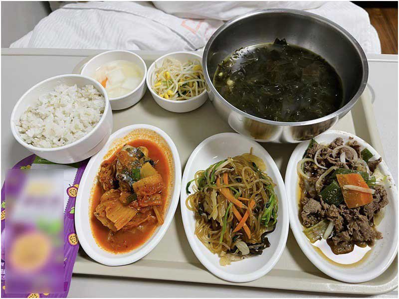 Trong đó khác biệt to lớn nhất trong mâm cơm cữ sau sinh tại viện Hàn Quốc chính là sản phụ được ăn đồ chua.
