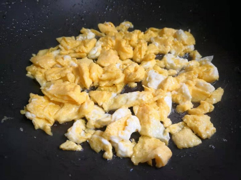 Là rau nhưng lại màu trắng có giá cực rẻ, đem xào với trứng được món ngon, siêu giàu dinh dưỡng - 3