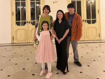 Tạ Bích Loan lần đầu đăng ảnh con trai lớp 8, đứng cạnh con gái sinh muộn của Diễm Quỳnh như người khổng lồ