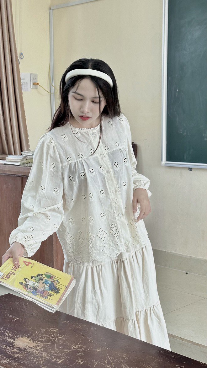 Cô giáo tiểu học Việt đi dạy ăn diện như amp;#34;thần tiên tỷ tỷamp;#34;, gây bão trên TikTok - 2