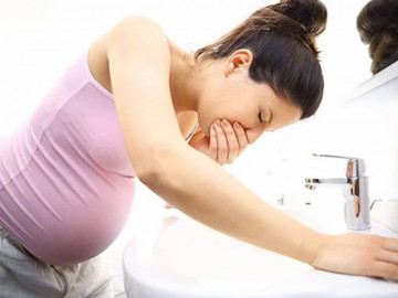 Những kiểu ốm nghén kỳ lạ của mẹ bầu khiến người thân dở khóc dở cười