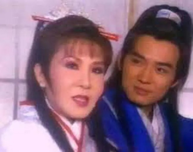 View - Những cậu ấm cô chiêu bỏ tiền tỷ làm phim cho vui: Người khiến gia đình phá sản, kẻ bị tẩy chay