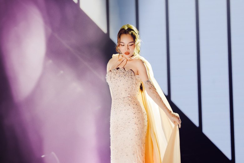 View - Quản lý lâu năm của Hồ Ngọc Hà nói gì về phần trình diễn của Hồng Nhung tại Chị Đẹp?