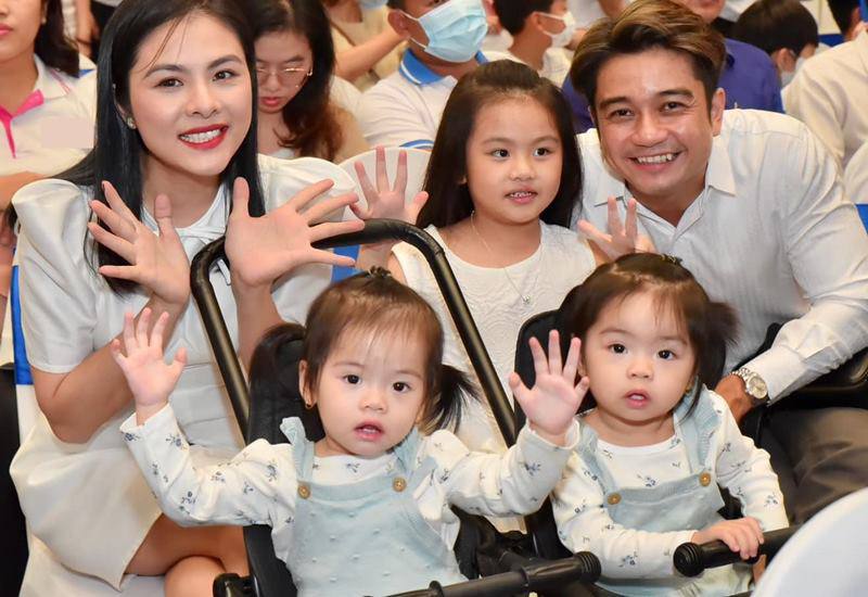 3 cô con gái của diễn viên Vân Trang được khen ngợi xinh xắn, thừa hưởng nhiều nét đẹp của bố mẹ.
