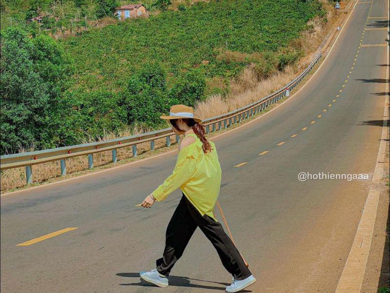 Đoạn đường này cách trung tâm TP Pleiku khoảng 15km, với biển cảnh báo dốc dài 470m.
