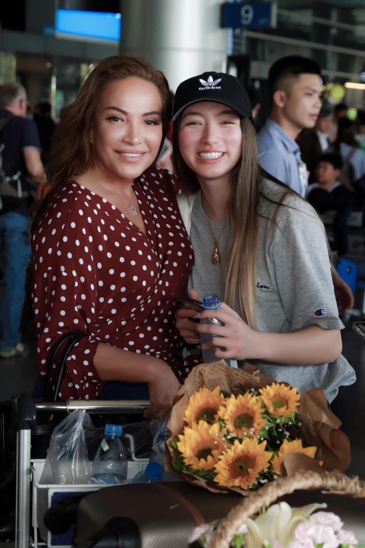 Quỳnh Tiên sở hữu nét đẹp lai Mỹ giống mẹ.