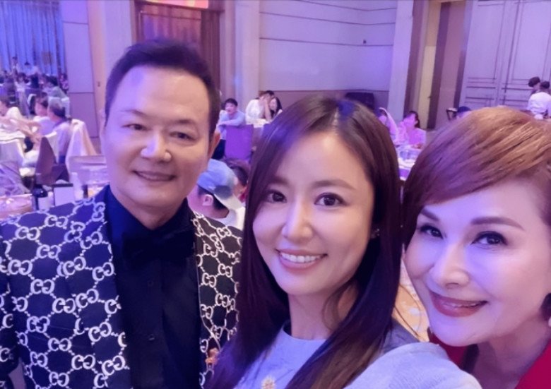 View - Lâm Tâm Như - Bất ngờ diện mạo bố mẹ đẻ Lâm Tâm Như, cả hai từng ly hôn nhưng giờ đã về bên nhau?