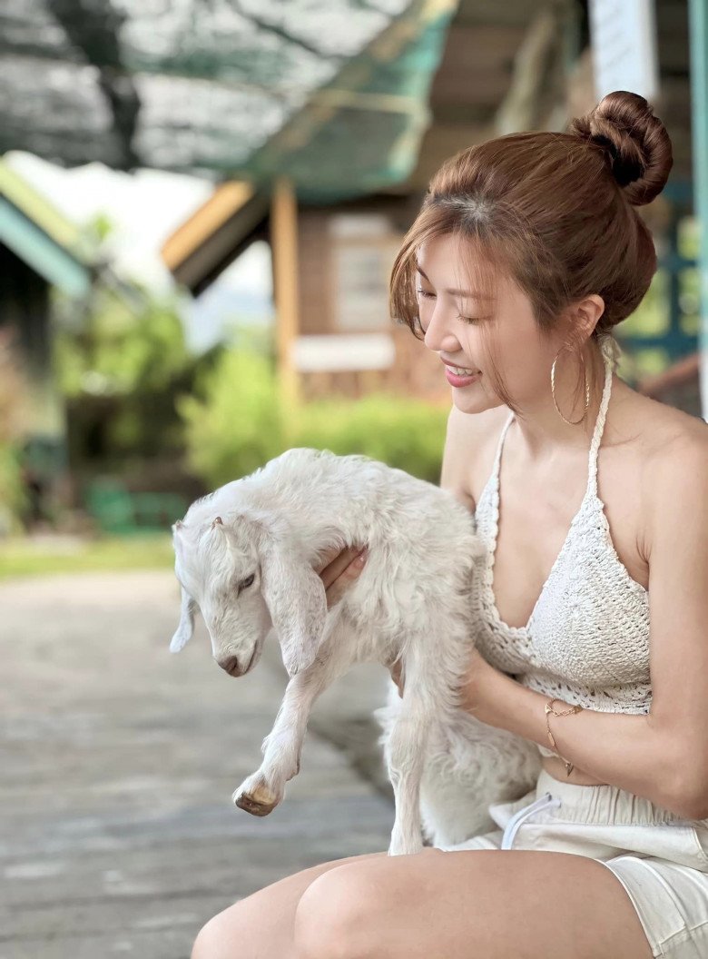 Với khả năng sáng tác, hát và vũ đạo, cô có thể đảm nhận nhiều vai trò trong nhóm nhạc.