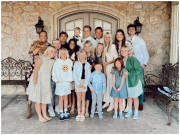 Bà bầu - Người mẹ có 16 người con, mỗi năm sinh hai con và cách đặt tên đặc biệt