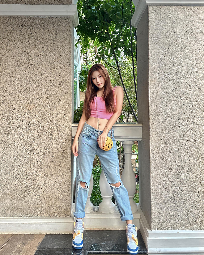 Người đẹp toát lên sự trẻ trung, hiện đại.