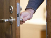 Làm mẹ - Vội lấy nữ nhân viên ngân hàng xinh đẹp sau khi vợ mất 1 năm, một lần đi công tác về sớm, tôi ân hận