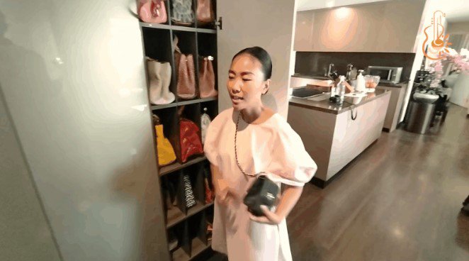 Tò mò cuộc sống của chị đẹp Đoan Trang tại Singapore: Căn bếp amp;#34;triệu đôamp;#34; chồng Tây tự thiết kế, tủ đồ hiệu nhiều món độc lạ - 19
