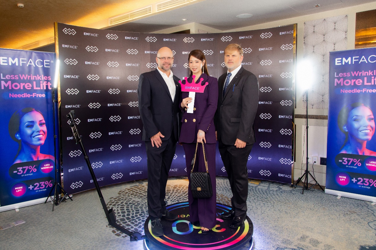 View - CEO Betty Bui Do được Vinh danh tại sự kiện ra mắt công nghệ EMFACE của tập đoàn BTL
