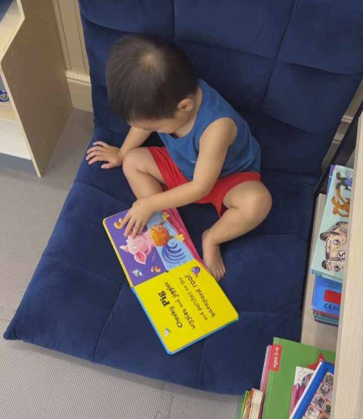 Con Tăng Thanh Hà thích đọc cuốn sách to hơn cả người, ngắm góc nhỏ trong biệt thự triệu đô mà mê - 9