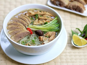 Ăn sáng bún, phở hay xôi sẽ tốt hơn? Nhiều người không biết rõ nên toàn chọn sai rồi rước bệnh