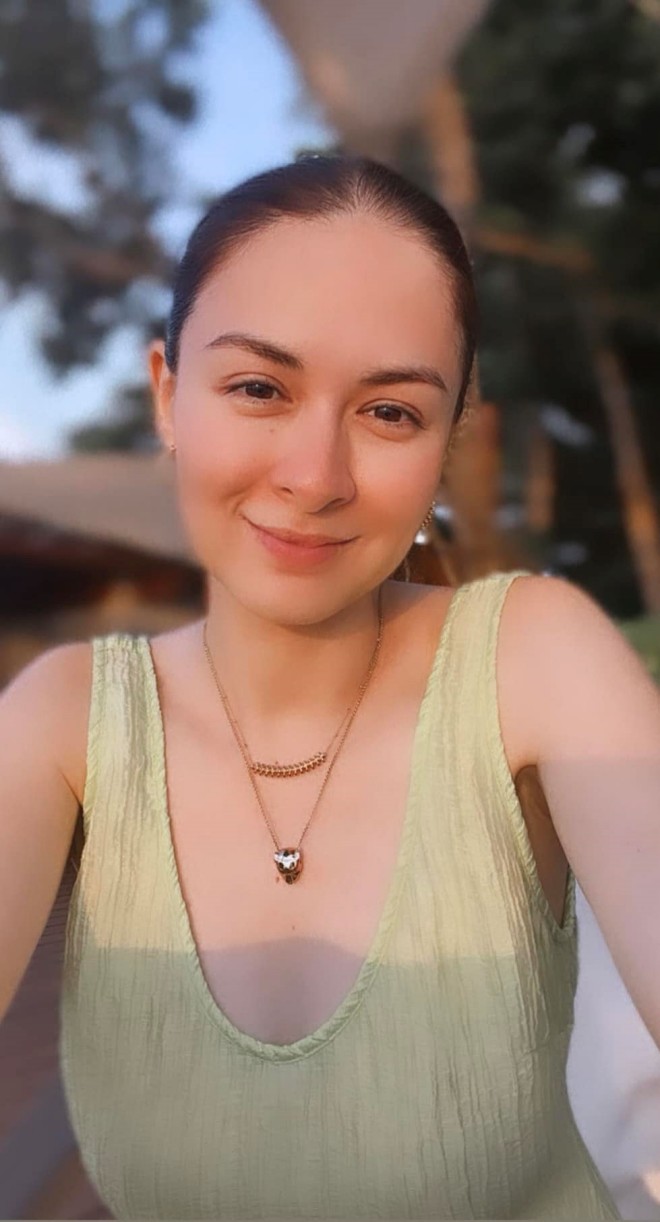 Marian không ít lần để mặt mộc không trang điểm chụp hình.