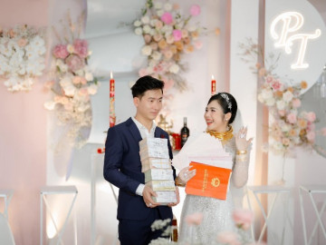 Đám cưới cực khủng tại Long An: Cô dâu xinh đẹp nhận 16 cuốn sổ đỏ, 25 cây vàng, 2.5 tỷ đồng, kim cương