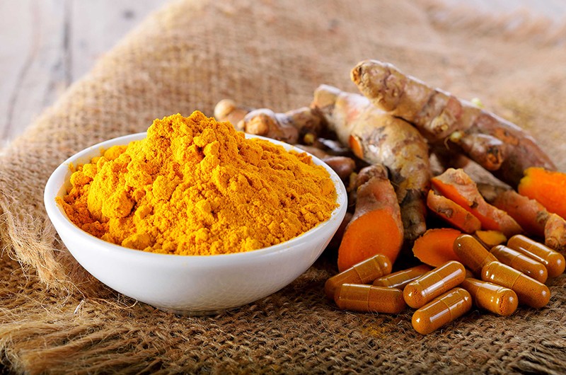 Một nghiên cứu được công bố trên Frontiers in Pharmacology cho thấy chất curcumin (hợp chất chính trong củ nghệ) có liên quan đến việc giảm trọng lượng cơ thể và chỉ số BMI ở những bệnh nhân mắc hội chứng chuyển hóa.
