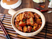 Bếp Eva - Thịt kho không mãi cũng chán, thêm ngay một thứ đồ khô vào món ăn ngon gấp mấy lần
