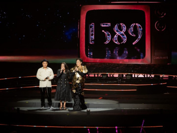 Trung Quân khoe giọng cùng mẹ, anh trai ruột đọc rap tại live concert 1589 ở Hà Nội