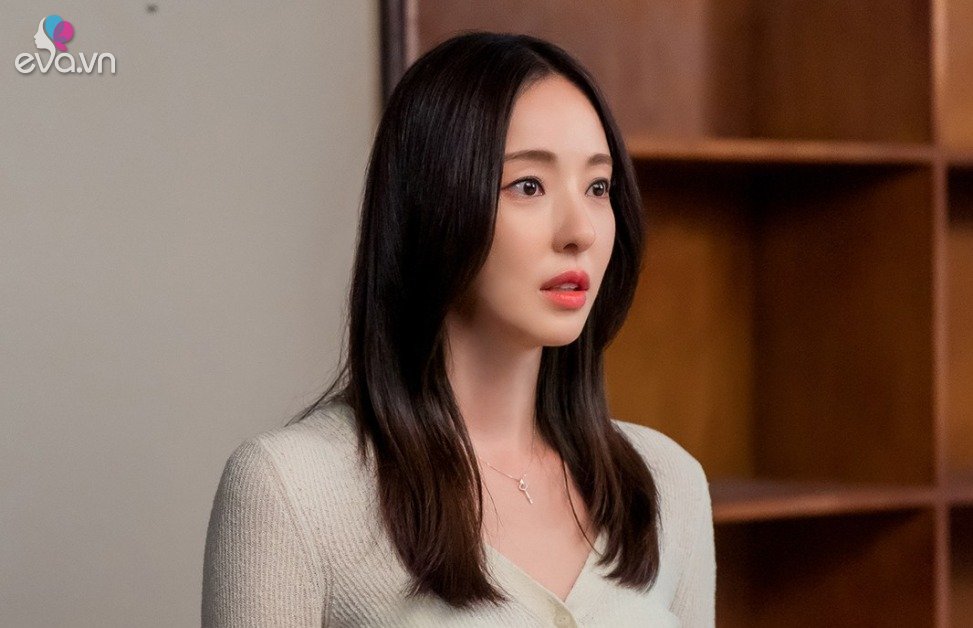 Thấy xe của anh rể, định tiến tới chào hỏi tôi khựng lại khi thấy người ...