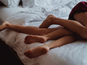 Cứ lúc cao trào, chồng lại làm một việc khiến vợ chán chẳng muốn yêu, BS giải thích bằng 2 từ vợ liền hiểu ra