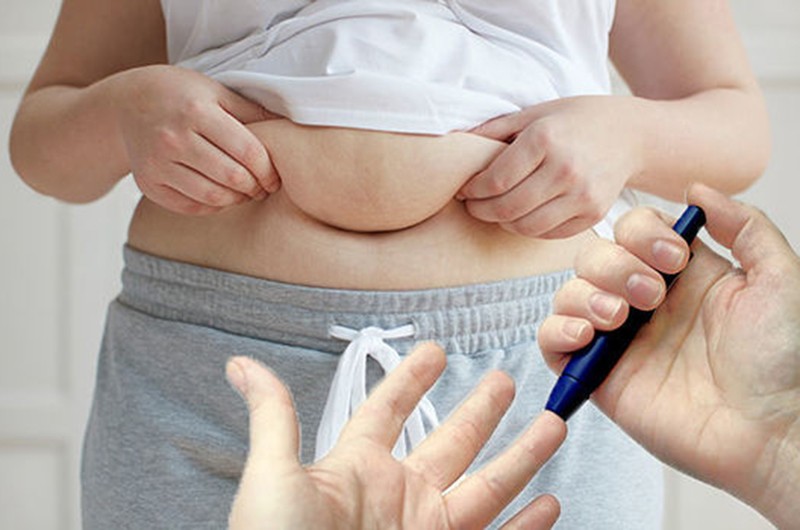 Mặc dù thừa cân hoặc béo phì là yếu tố nguy cơ của bệnh tiểu đường tuýp 2 nhưng yếu tố di truyền, lối sống và các yếu tố khác cũng góp phần gây ra bệnh này. Những người gầy cũng có thể mắc bệnh tiểu đường.
