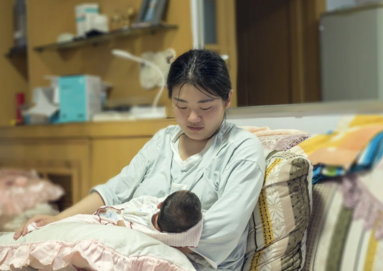 Cô Vương về quê chồng ở cữ nhưng không có được một bữa no. (Ảnh minh họa)