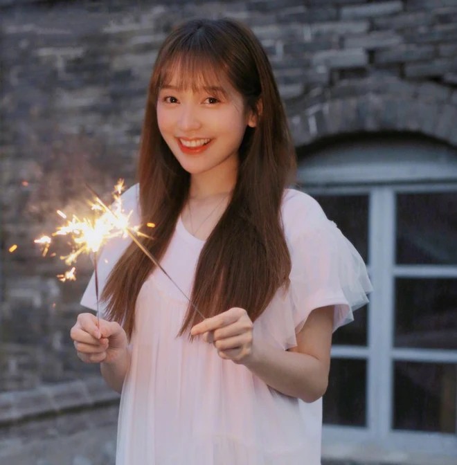 Diện mạo xinh tươi và trẻ trung của Kim Sa.