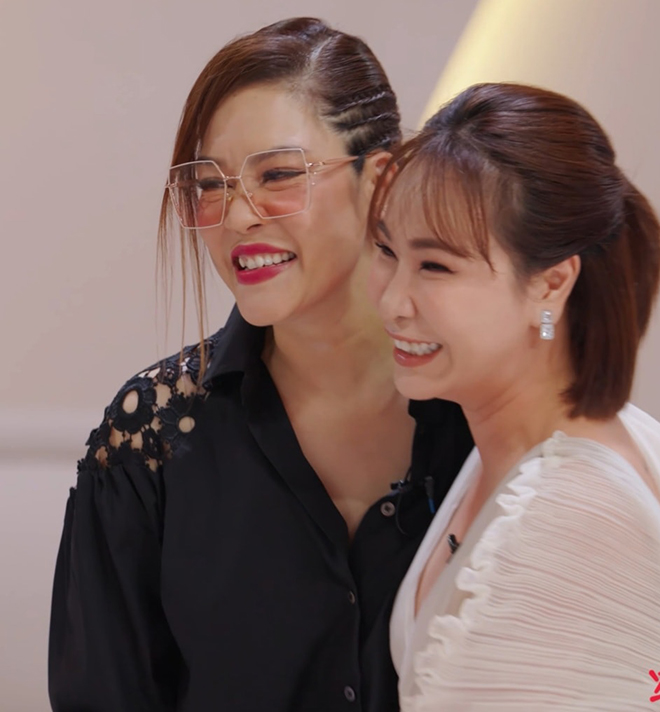 Thu Phương tâm sự trò chuyện hết đàn em này đến đàn em khác.