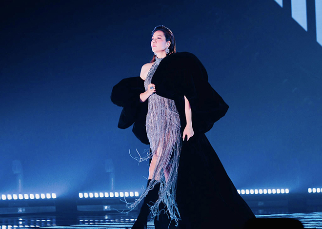 Nhưng khó cỡ nào thì cô cũng giải được.