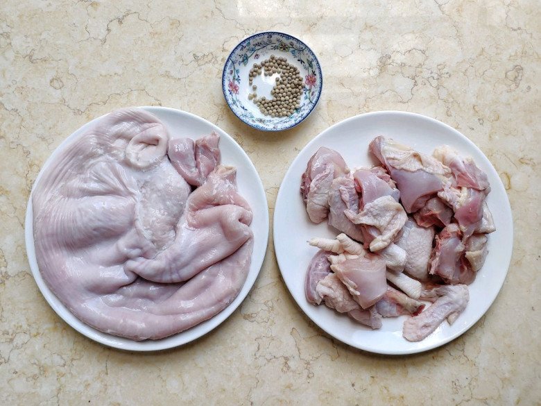 Trời lạnh nấu món canh từ gà và một bộ phận của lợn cho ấm bụng, cách nấu mới dễ làm sao! - 1