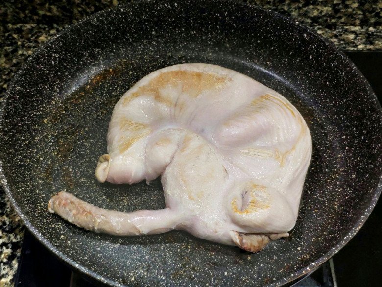 Trời lạnh nấu món canh từ gà và một bộ phận của lợn cho ấm bụng, cách nấu mới dễ làm sao! - 4
