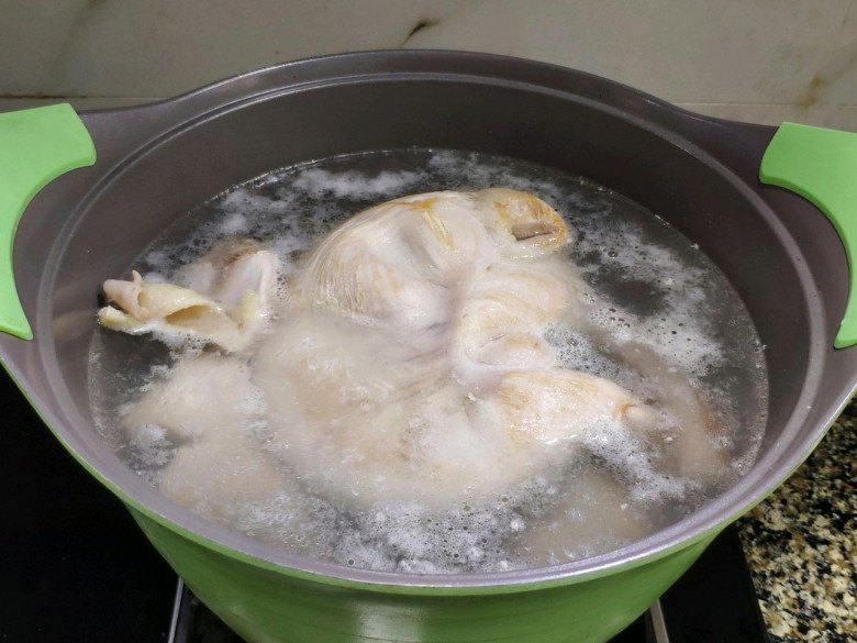 Trời lạnh nấu món canh từ gà và một bộ phận của lợn cho ấm bụng, cách nấu mới dễ làm sao! - 5