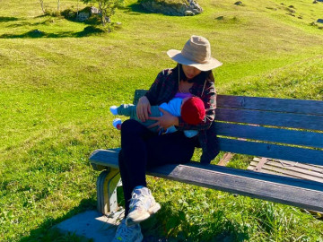 Mẹ Việt sinh con ở Thụy Sỹ, sau sinh được bác sĩ căn dặn những điều gì?