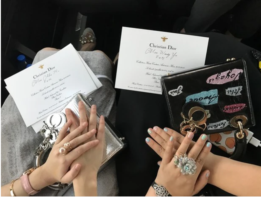 Dư Vãn Vãn là khách mời quen mặt trên hàng ghế đầu của các hãng thời trang cao cấp hàng đầu thế giới