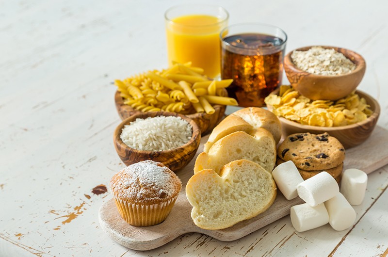 Carbohydrate tinh chế bao gồm những sản phẩm được làm từ ngũ cốc đã qua chế biến như gạo trắng, bánh mì trắng, bột mì trắng,...
