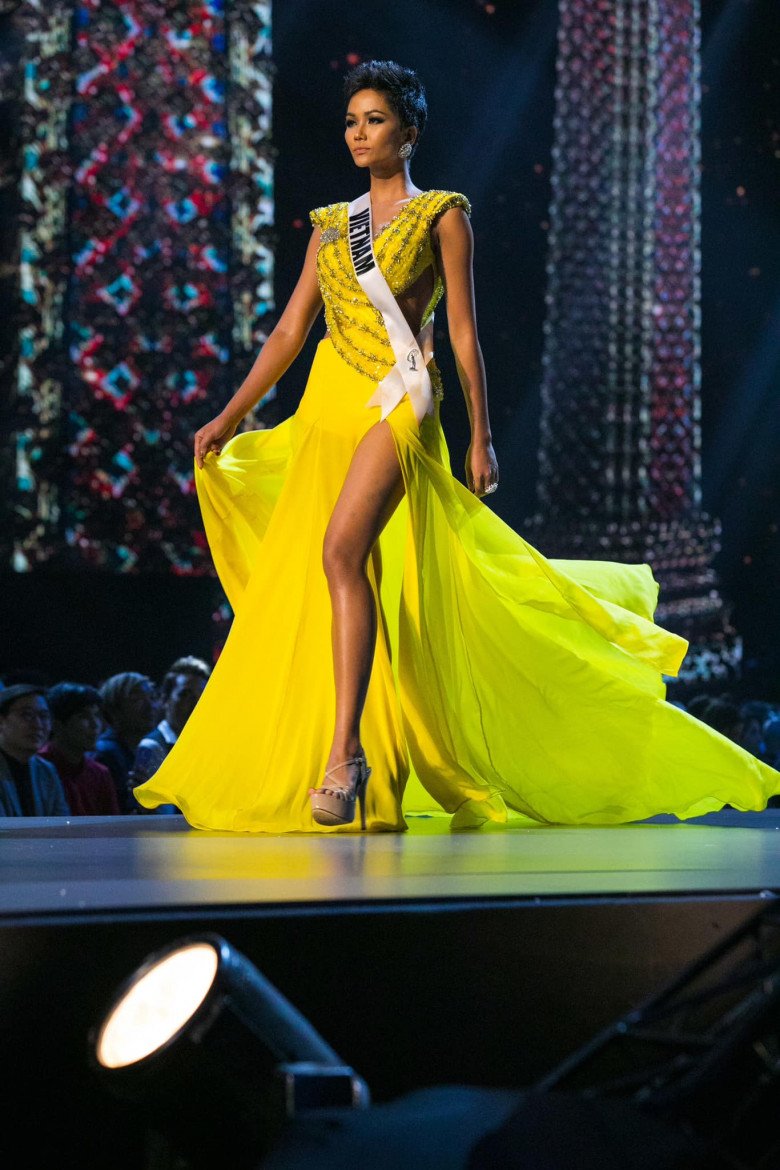 Bán kết Miss Universe 2023: Bùi Quỳnh Hoa sai lầm khi catwalk, diện thiết kế amp;#34;xin víaamp;#34; từ Hamp;#39;Hen Niê - 3