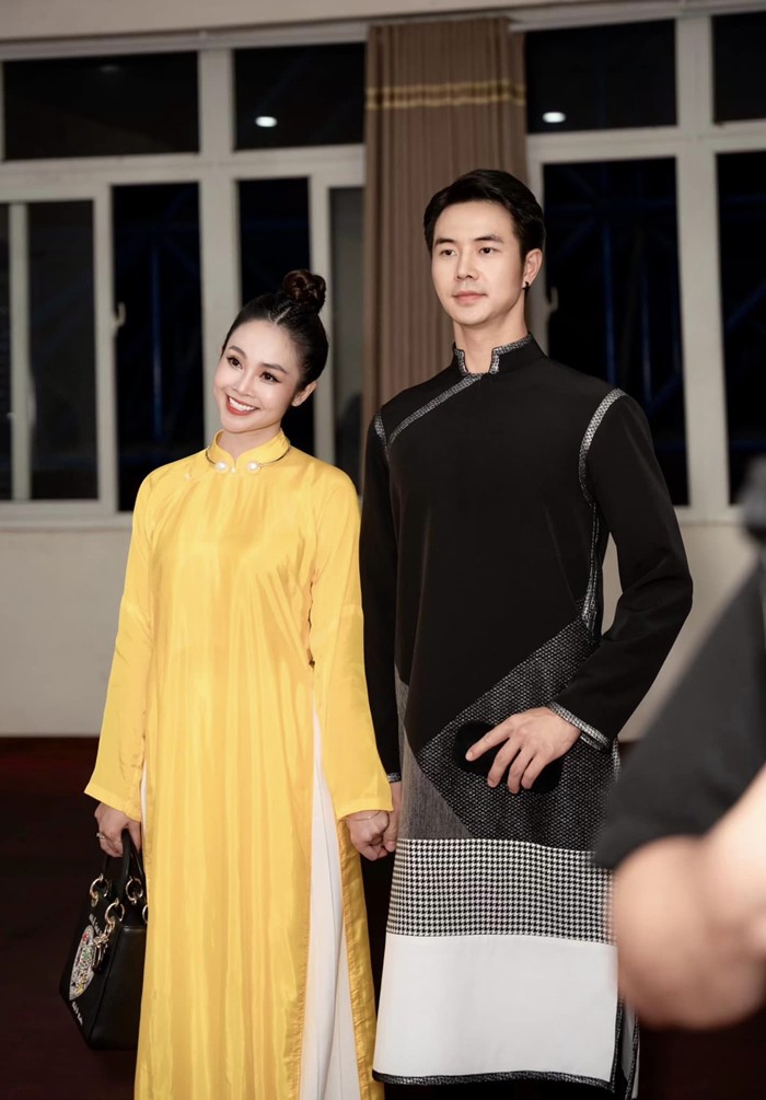 Bác sĩ điển trai đang amp;#34;theo đuổiamp;#34; Huyền Lizzie: Từng làm công an, kém Mạnh Trường 7 tuổi - 14