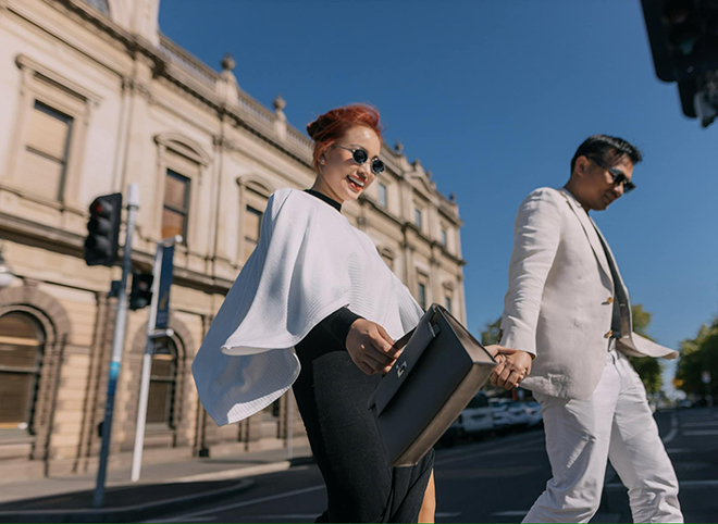 Nụ cười đã trở lại rạng rỡ trên môi bà mẹ trẻ.