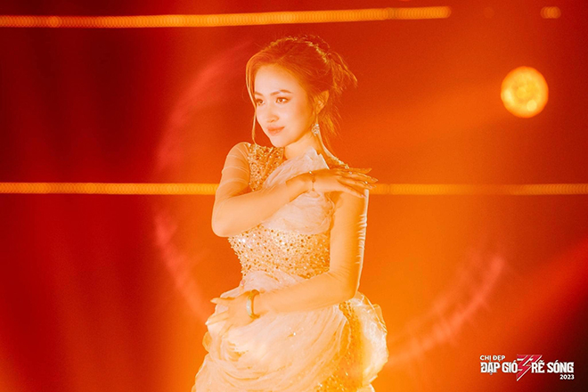 Khán giả động viên chị đẹp “debut” ở tuổi 38.