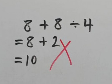 Con làm toán 8 + 8 : 4  10 bị cô gạch sai, mẹ đi kiện thì tâm phục nghe cô giải