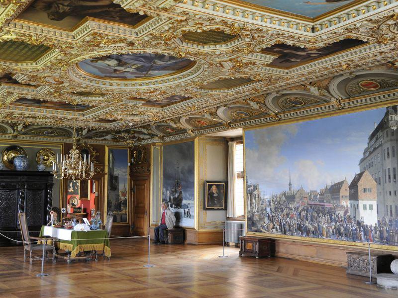 Khi bạn ghé thăm Lâu đài Frederiksborg, bạn sẽ được chiêm ngưỡng những căn phòng được trang trí đẹp mắt.
