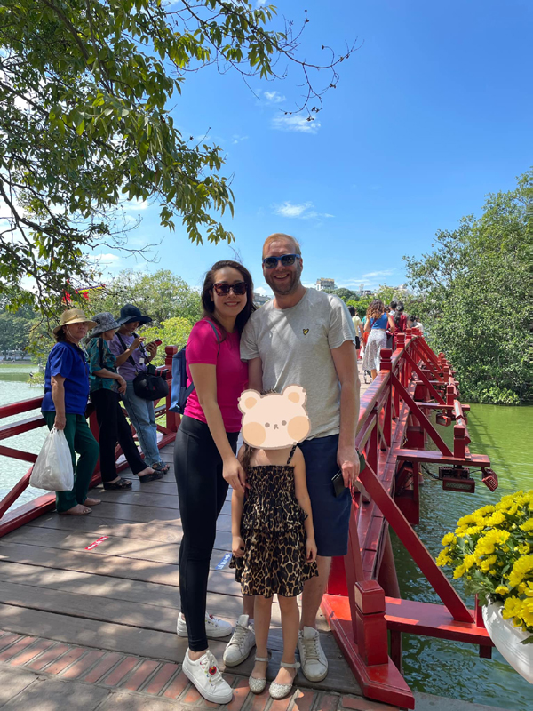 Ngô Phương Lan không muốn khoe mặt con gái vì tôn trọng con.