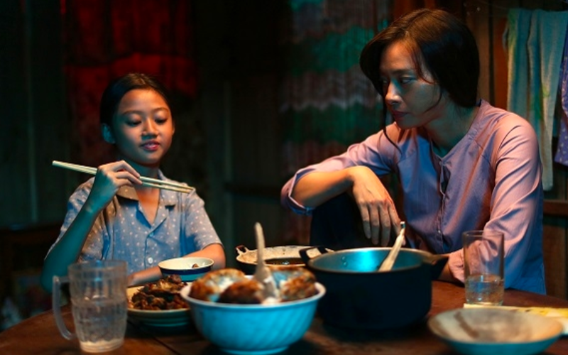 Đặc biệt, "Hai Phượng" là bộ phim đã làm nên tên tuổi của cô bé sao nhí Mai Cát Vi. Cô bé không chỉ gây ấn tượng với người xem bởi khả năng diễn xuất, mà gương mặt còn khá giống với đả nữ màn ảnh Việt Ngô Thanh Vân.
