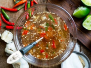 Bếp Eva - Công thức pha nước mắm chua ngọt để được 3 tuần vẫn ngon