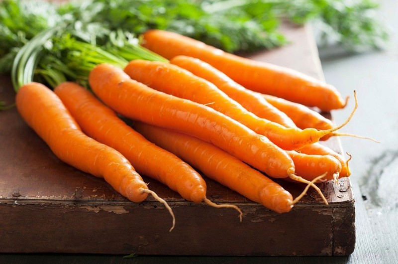 Cà rốt có giá trị GI (chỉ số đường huyết) là 71, khiến chúng trở thành thực phẩm có chỉ số đường huyết cao. Cà rốt còn có hàm lượng năng lượng rất cao, ăn 100g cà rốt tương đương với ăn 40g cơm hoặc 20g bánh bao hấp.
