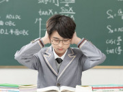 Sức khỏe - Nam sinh học giỏi Toán nhưng dốt Tiếng Việt, đến lớp là xoa đầu bạn, sau đó phải nhập viện tâm thần